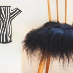 Maison Thuret Housses De Chaises Et Galettes De Chaises Galette De Chaise En Peau De Mouton Islandais Noir 37 X 37 Cm -Housses de canapé Soldes galette de chaise en peau de mouton islandais noir 37 x 37 cm 1